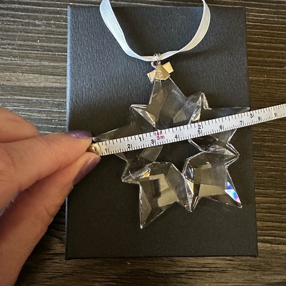 Swarovski Annual Edition Ornament 2019, 7.5 X 7.2 X 0.9 - Picture 4 of 5
